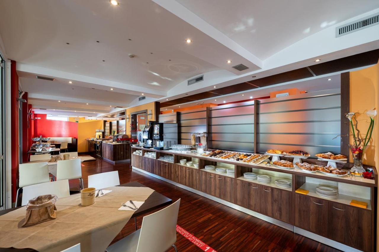 Hotel Sheila Lido di Jesolo Bagian luar foto
